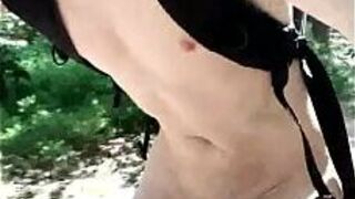 Голый мальчик-подросток на велосипеде - порно видео