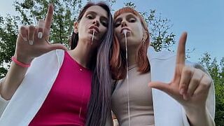 Много слюны двух госпожей во рту рабыни - женское доминирование с плевком крупным планом - порно видео