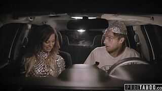 Чистый табу теоретик заговора встречает сексуальную инопланетянку - порно видео