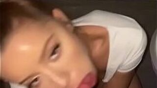 Крошечную тинку трахает сводный брат на семейной вечеринке - порно видео