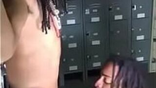 Сосать одаренный ниггер вкуснятина - порно видео