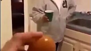 Мамочка берет яйцеклетки в лицо и промежутки - порно видео