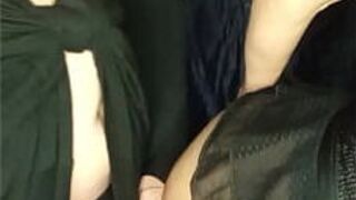 Сексуальную девушку трахнул трансвестит-шмель - порно видео