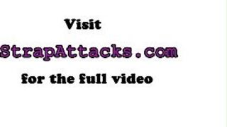 Госпожа-крошка ублажает задницу своего раба - порно видео