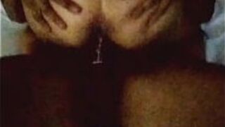 Зрелая женщина трахается с третьей стороной - порно видео