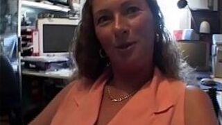 Мама с пирсингом в киске трахается на работе - фильм целиком - порно видео