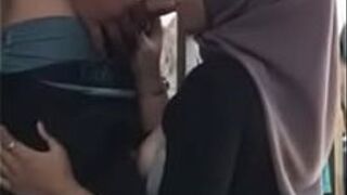 Хиджаб Ньепонг просит побыть собачкой на некоторое время - порно видео