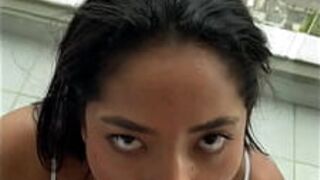 Перед отъездом я делаю ему вкусный минет с глубокой глоткой - любительская пара - Нисдел - порно видео