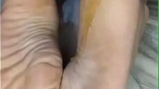 Мои ступни, чтобы ты мог видеть, не кончая - порно видео