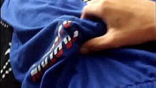 Пачанго трогает его пенис - порно видео